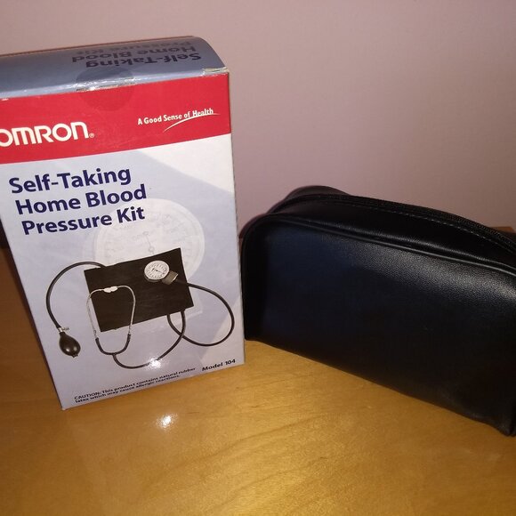 NIB Omron Home Blood Pressure Kit Model 104 - Picture 2 of 2